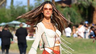 Nem mocassins, nem sapatilhas: a rasteirinha de 2026 tem influência marroquina e promete trazer um ar boho-chic para os nossos looks