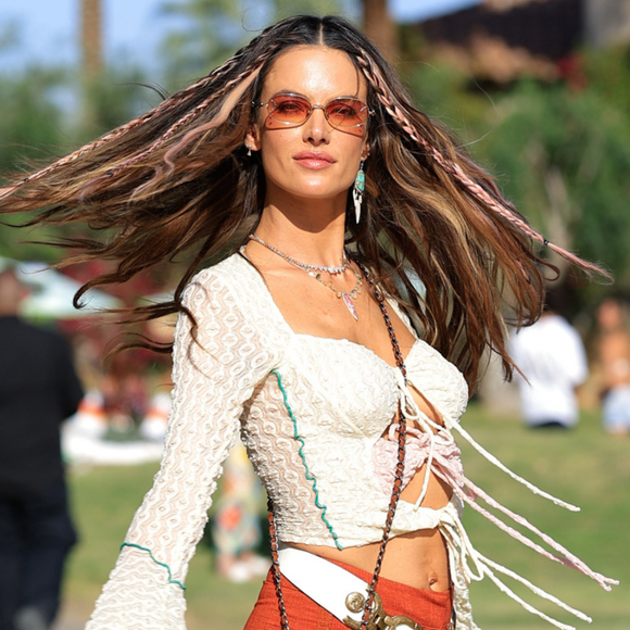 Nem mocassins, nem sapatilhas: a rasteirinha de 2026 tem influência marroquina e promete trazer um ar boho-chic para os nossos looks