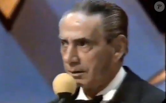 Nelson Gonçalves, premiado com Troféu Imprensa Especial pelo conjunto da obra em 1990, enfrentou sérios problemas com drogas