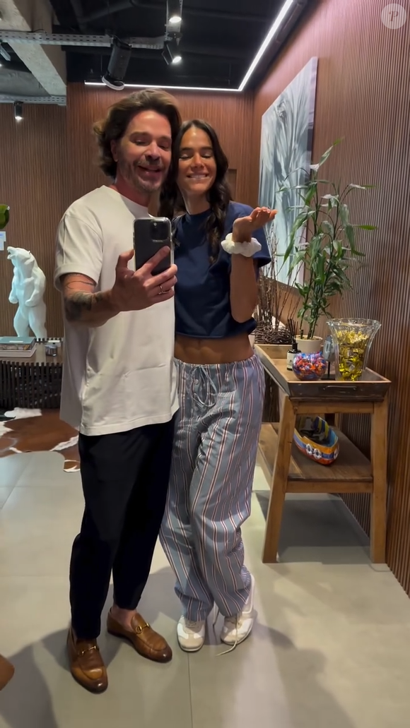 Bruna Marquezine cortou o cabelo um pouco abaixo do ombro