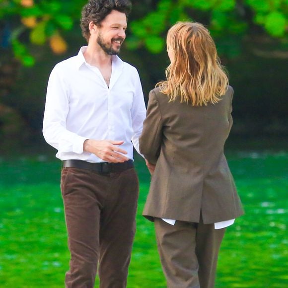 Casal em 'Malhação', Guilherme Berenguer e Juliana Didone gravaram em praia do Rio 20 anos após serem par na novela teen da Globo