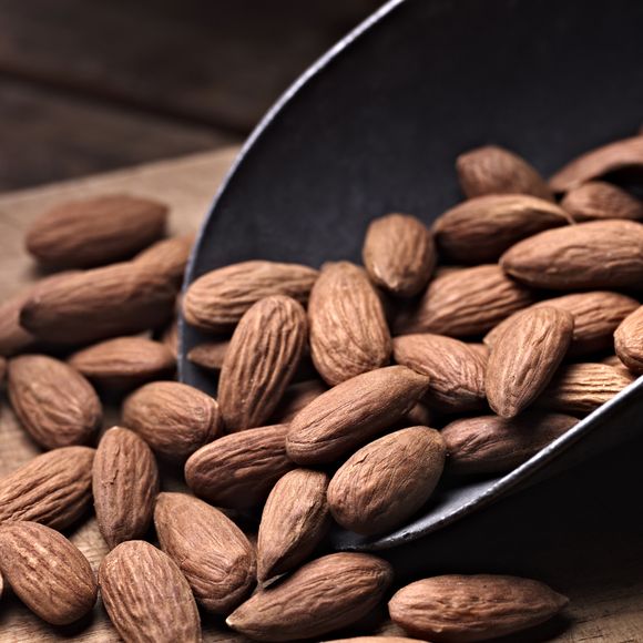 Amêndoas são benéficas para a saúde cardiovascular, controle do açúcar no sangue, cuidados com a pele e regulação do peso