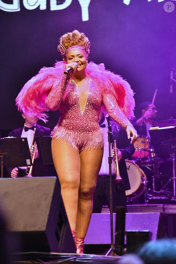 Sempre disposta a usar looks ousados, Gaby Amarantos nunca escondeu suas curvas