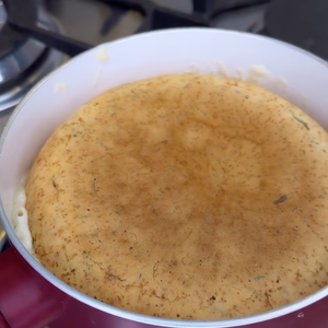 O resultado final deve ser nesta coloração dourada e exalando cheiro de pão na cozinha