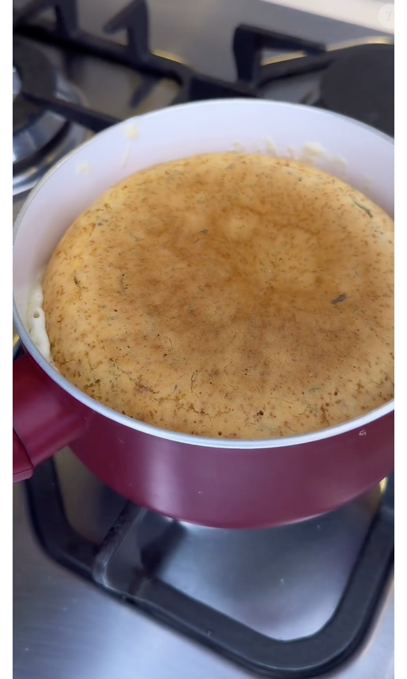 O resultado final deve ser nesta coloração dourada e exalando cheiro de pão na cozinha