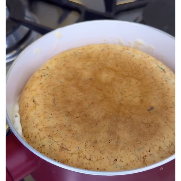 O resultado final deve ser nesta coloração dourada e exalando cheiro de pão na cozinha