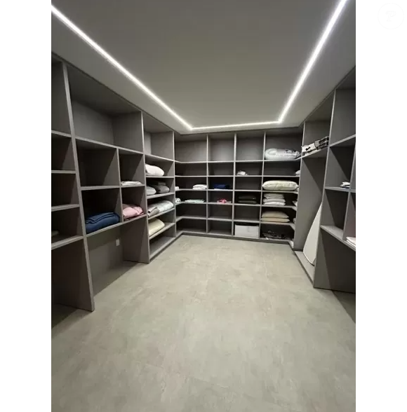 6 suítes, sendo 1 suíte master com closet e banheira: esse conforto faz parte da mansão de Zé Felipe que está à venda