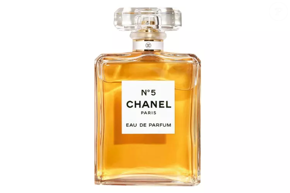 Chanel Nº 5 - este perfume icônico é famoso desde seu lançamento em 1921 e, depois de senti-lo uma vez, você nunca mais o confundirá com outro