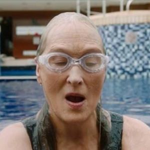 O segredo da longevidade de Meryl Streep: aos 76 anos, atriz de 'O Diabo Veste Prada' é apaixonada por natação: 'Tento nadar uma milha todos os dias'