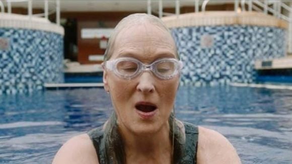 Aos 76 anos, Meryl Streep, de 'O Diabo Veste Prada', ensina que musculação é ótimo, mas a natação é o melhor exercício para a longevidade: 'Tento nadar uma milha todos os dias'