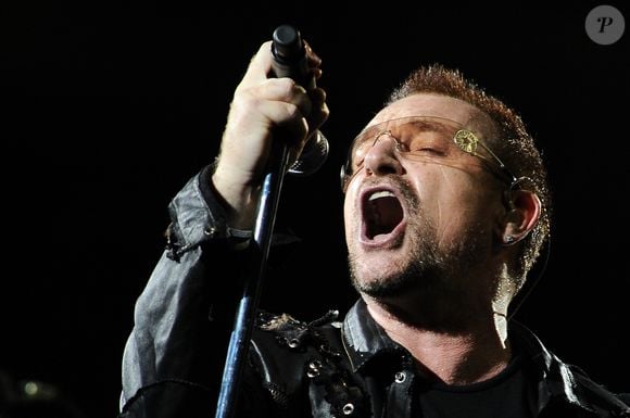 Aos 66 anos, Bono Vox segue ativo à frente do U2; relembre o grave problema de saúde enfrentado em 2016, quando passou por uma experiência de quase morte após uma cirurgia cardíaca de emergência