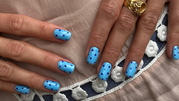 O que significa usar unhas quadradas segundo a psicologia? 20 fotos de nail arts no formato para se inspirar