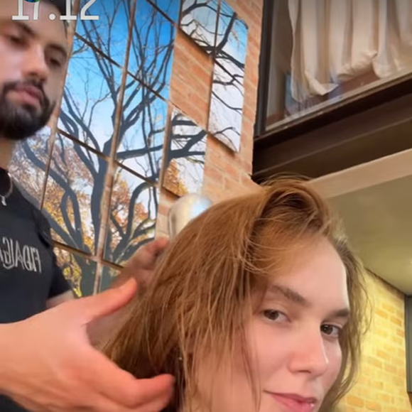 Thais Braz testou a escova secadora de Juliette e avaliou se o produto realmente entrega o resultado prometido pela influenciadora Virgínia Fonseca