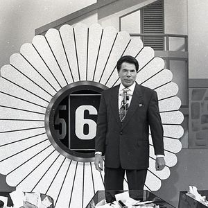 Silvio Santos e Chacrinha teriam se encontrado em outro plano espiritual; o 'Velho Guerreiro' teria presenciado tortura ao fundador do SBT