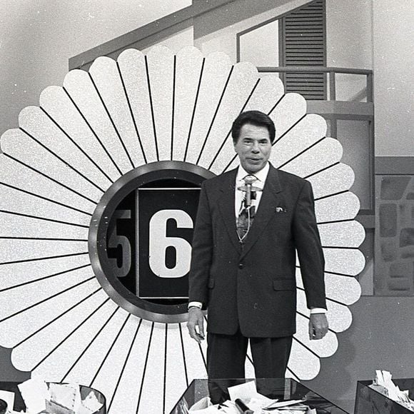 Silvio Santos e Chacrinha teriam se encontrado em outro plano espiritual; o 'Velho Guerreiro' teria presenciado tortura ao fundador do SBT