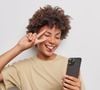 Psicólogos explicam por que algumas pessoas preferem acompanhar as conversas no WhatsApp sem responder às mensagens