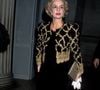 Carolina Herrera mantém há décadas um estilo elegante e sofisticado, com peças e acessórios que se tornaram marcas registradas de seu visual. Entre eles está o slingback, modelo de sapato que a estilista já usava nos anos 80 e que agora volta às tendências