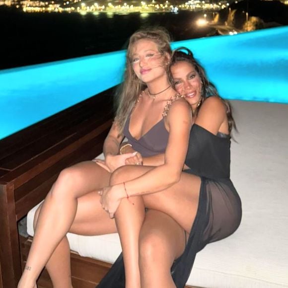 Solteira e sempre mantendo sua vida pessoal bem discreta, Bruna Griphao parece que tem um novo amor e ele é ninguém mais, ninguém menos do que o irmão de sua melhor amiga: Anitta.