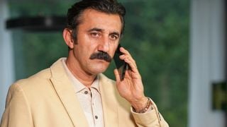 Reha joga baixo e se aproveita de atitude da filha Tilsim contra a mãe, Karsu: resumo do capítulo de quinta-feira (12/03) da novela 'Coração de Mãe'