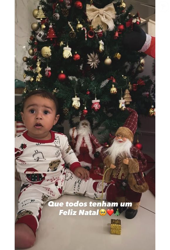 Quem também celebrou a data especial foi a influenciadora Lorena Maria, de 26 anos, que curtiu o Natal ao lado do filho, Rás, de 10 meses.