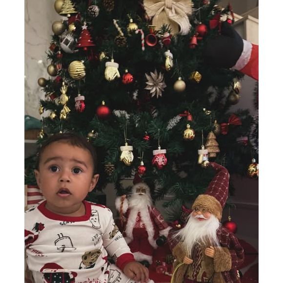 Quem também celebrou a data especial foi a influenciadora Lorena Maria, de 26 anos, que curtiu o Natal ao lado do filho, Rás, de 10 meses.