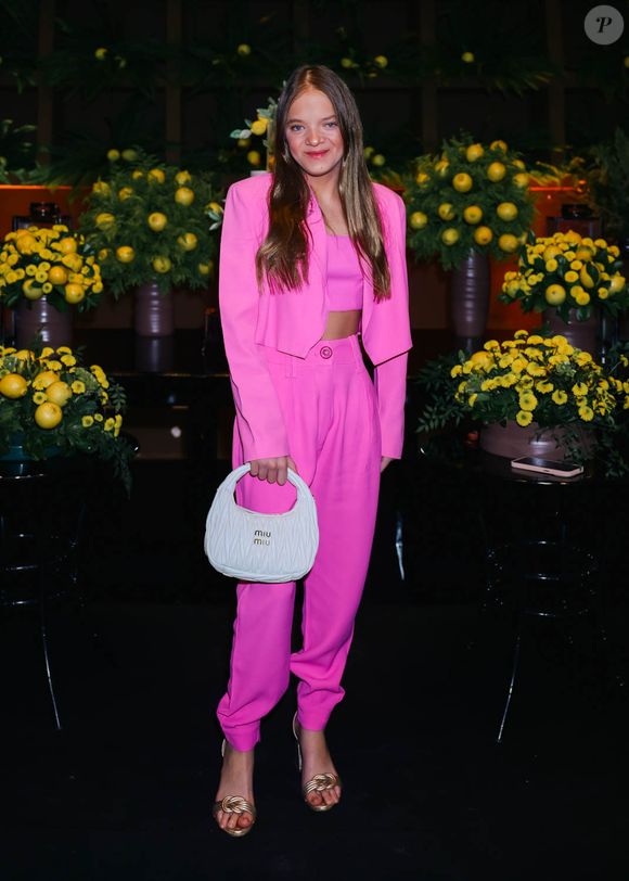 Rafaella Justus tem roupas em tom de rosa no seu closet: cor é associada às pessoas tímidas