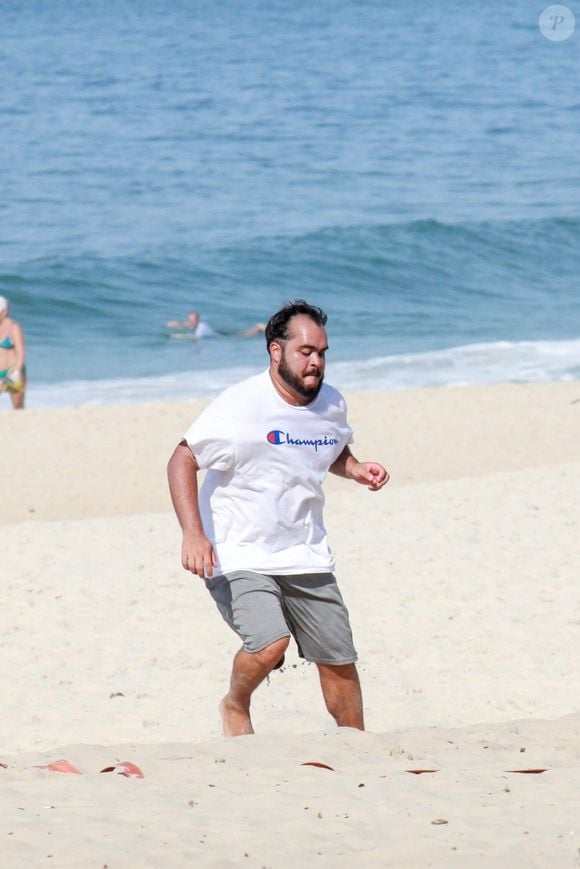 Francisco Gil começou a cuidar de seu corpo fazendo exercícios na praia há alguns anos