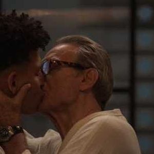 Átila, personagem de Herson Capri, tinha uma relação homoafetiva escondida na novela Beleza Fatal