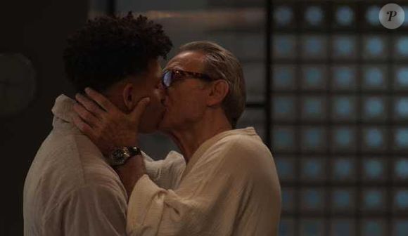 Átila, personagem de Herson Capri, tinha uma relação homoafetiva escondida na novela Beleza Fatal