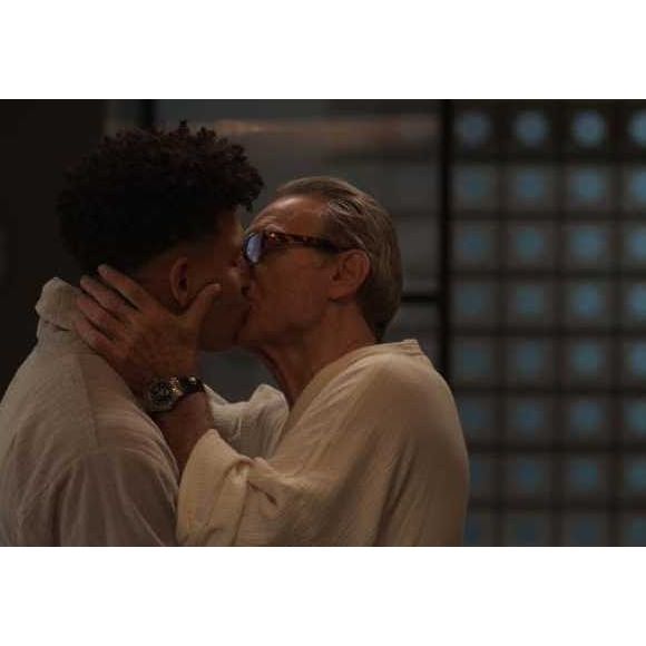 Átila, personagem de Herson Capri, tinha uma relação homoafetiva escondida na novela Beleza Fatal