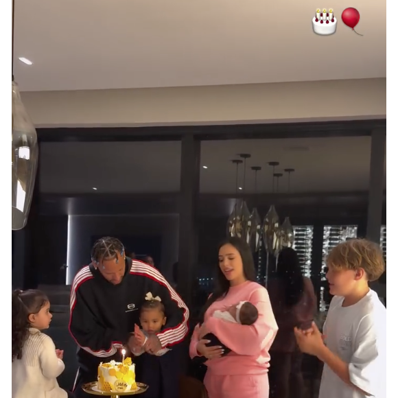 Festinha de Mel contou com pessoas próximas e familiares, incluindo os irmãos Mavie e Davi Lucca