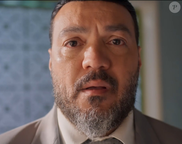 Misael (Belo) pede para Consuelo (Viviane Araújo) ficar, mas ela decide ir embora com outro amor no final de 'Três Graças'