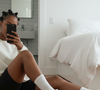 Novo modelo da Nike aposta em tons neutros e detalhes em ouro para celebrar a força e a liderança da estrela do basquete A’ja Wilson