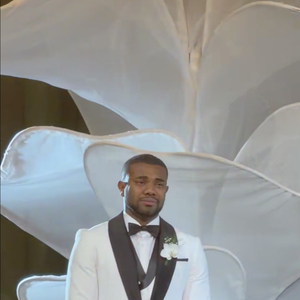 Davi Brito se emocionou durante o casamento e não conteve as lágrimas com a entrada da esposa na cerimônia