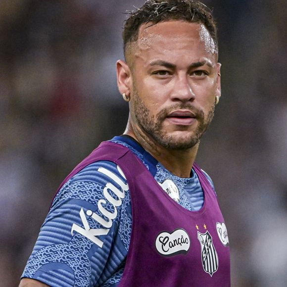 "Thaciano em tarde de artilheiro na Vila Belmiro Agora... olha o passe do Neymar é uma maravilha, é muito acima da média" foi um dos elogios de internautas no X