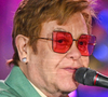 Elton John e princesa Diana tiveram uma amizade marcada por proximidade, causas beneficentes e também por um breve afastamento em 1997, antes de se reconciliarem durante o funeral de Gianni Versace, segundo informações de O Globo