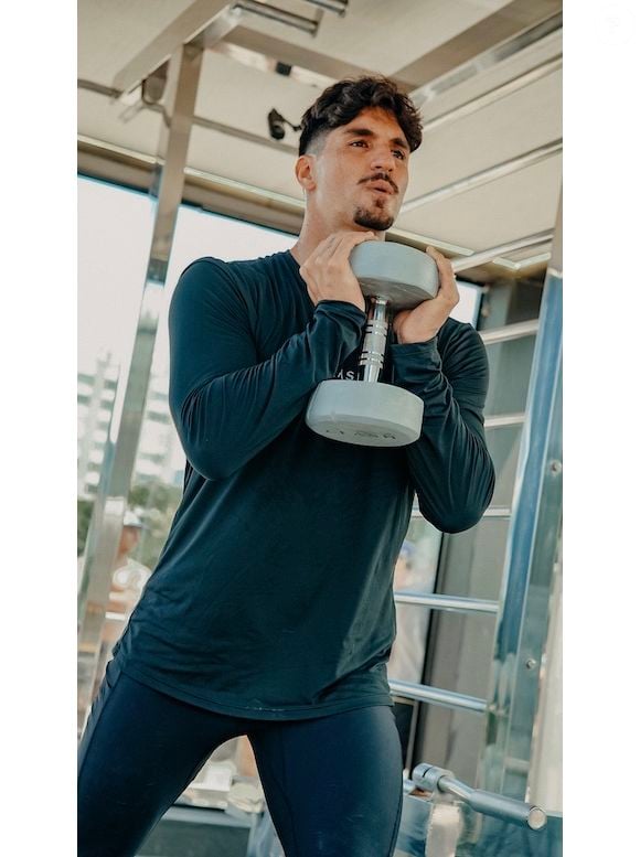 Gabriel Medina praticou uma série de exercícios de alta pressão em baixa temperatura na orla de Ipanema