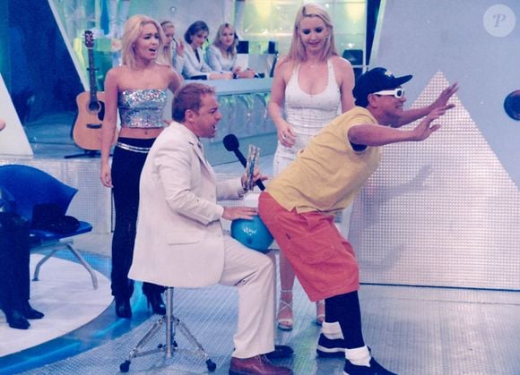Liminha trabalha no SBT desde os anos 1980 - na foto, em momento de brincadeira com Gugu no 'Domingo Legal'