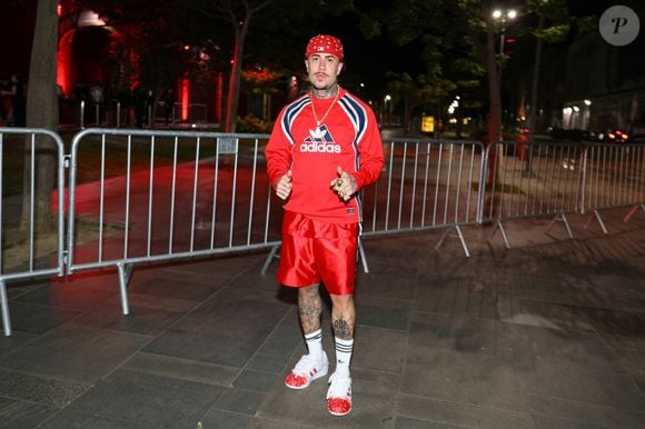 Aniversário de 18 anos de Benício Huck, filho do meio de Angélica e Luciano Huck, contou com MC Daniel; funkeiro foi com roupa esportiva à festa