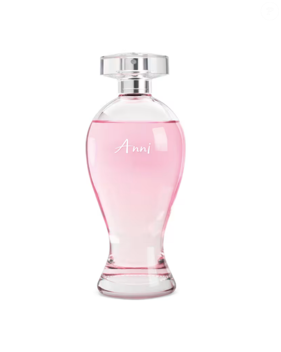 Bônus: Anni (O Boticário) - 100ml | R$ 174,90 - apesar de ter sido lançado em 2010, ele conquista espaço entre os nostálgicos. Ideal para quem sente falta dos perfumes mais românticos e adocicados do passado, ele pertence à família floral frutal e traz um cheirinho já reconhecido por muitas consumidoras