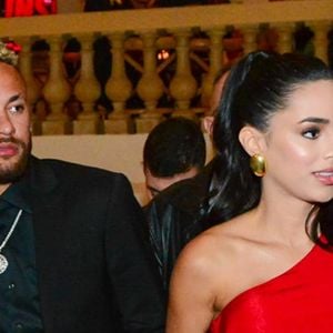 Polêmica com Neymar: jogador de futebol e Bruna Biancardi, grávida pela 2ª vez, foram envolvidos em burburinhos de um possível casamento.