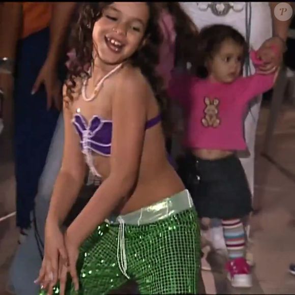 Bruna Marquezine arrasou no funk em sua festa de 08 anos