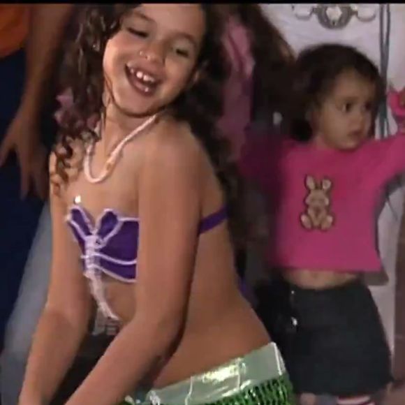 Bruna Marquezine arrasou no funk em sua festa de 08 anos