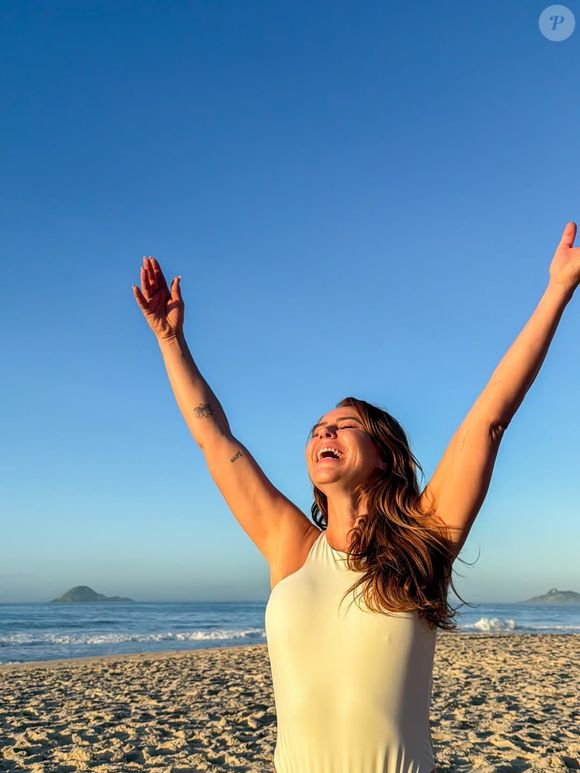 Paolla Oliveira aposta em celebração simples e cheia de significado ao lado de pessoas próximas