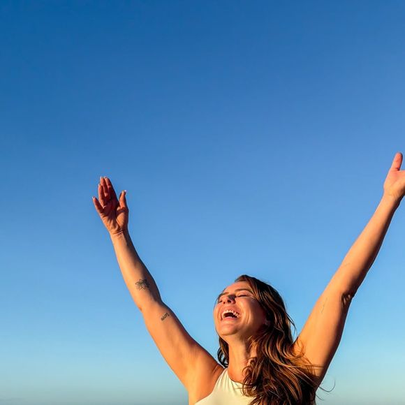 Paolla Oliveira aposta em celebração simples e cheia de significado ao lado de pessoas próximas