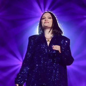 Durante sua apresentação, Jessie J desabafou sobre a luta contra o câncer e deu mensagens de apoio ao público