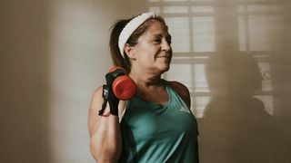 Irene Block, personal trainer: 'Pare de fazer 47 exercícios diferentes na academia. Você só precisa de 4 para mudar completamente seu corpo depois dos 50'