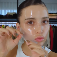 Sérum em alta na beleza! Os 8 melhores séruns para sua pele neste Inverno: lista tem um feito 3 tipos de mel de abelha negra, novidade ‘antiderretimento’ da pele e até microagulhas invisíveis