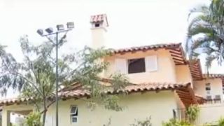 Adega para 4 mil vinhos, quadra de tênis e +: a mansão de luxo de 3 mil m² e avaliada em R$ 16 milhões de ex-RedeTV! em 20 fotos