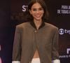 Bruna Marquezine escolhe alfaiataria da Chanel para pré-estreia de filme com Fernanda Montenegro